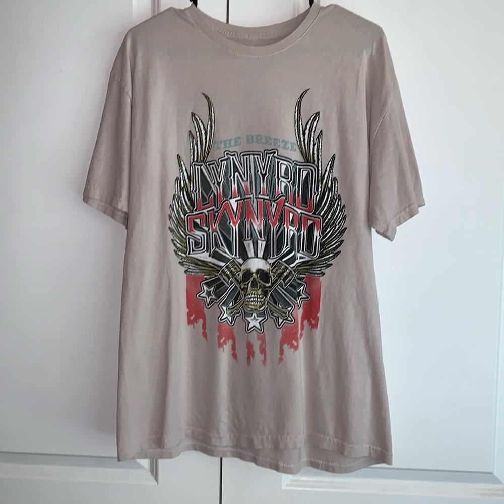Large Lynyrd Skynyrd t shirt